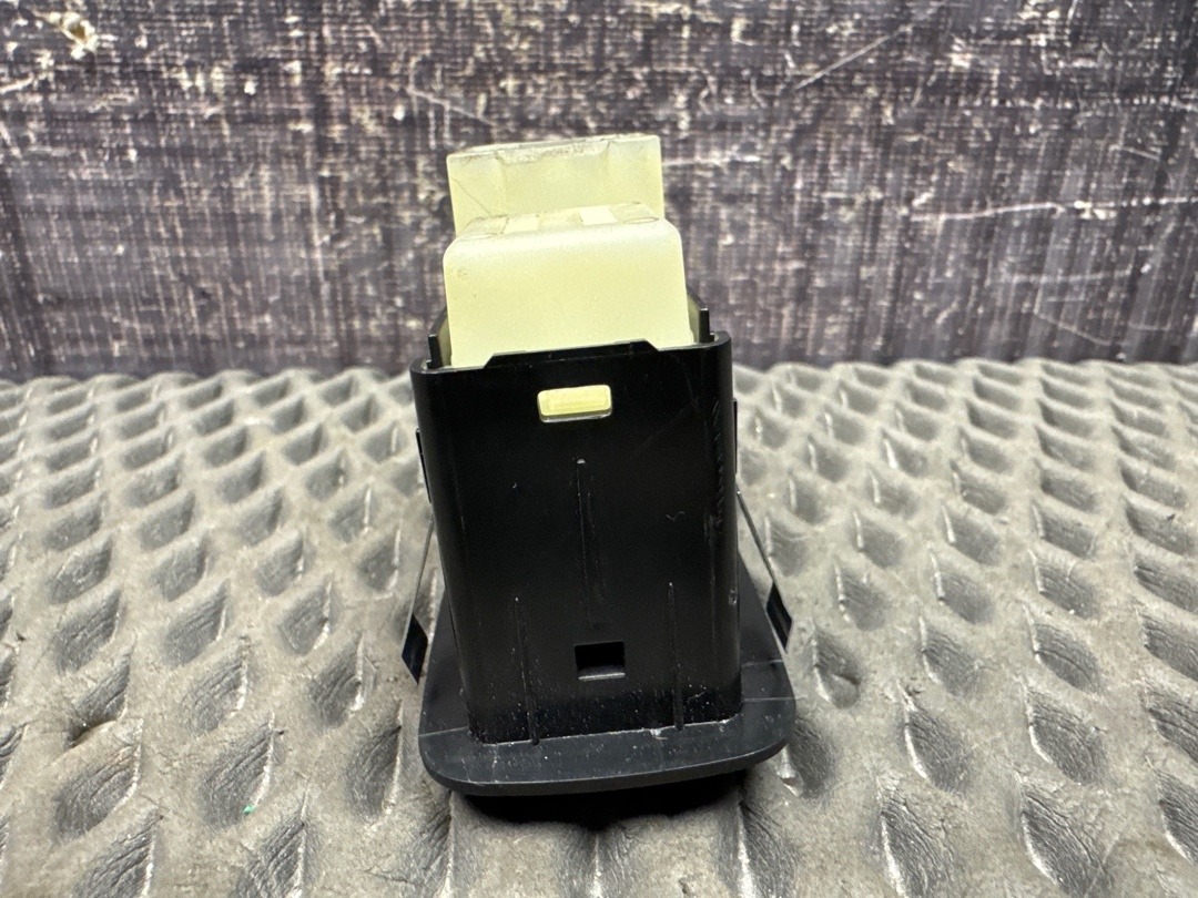 Кнопка стеклоподъемника, 890 рублей, Красноярск