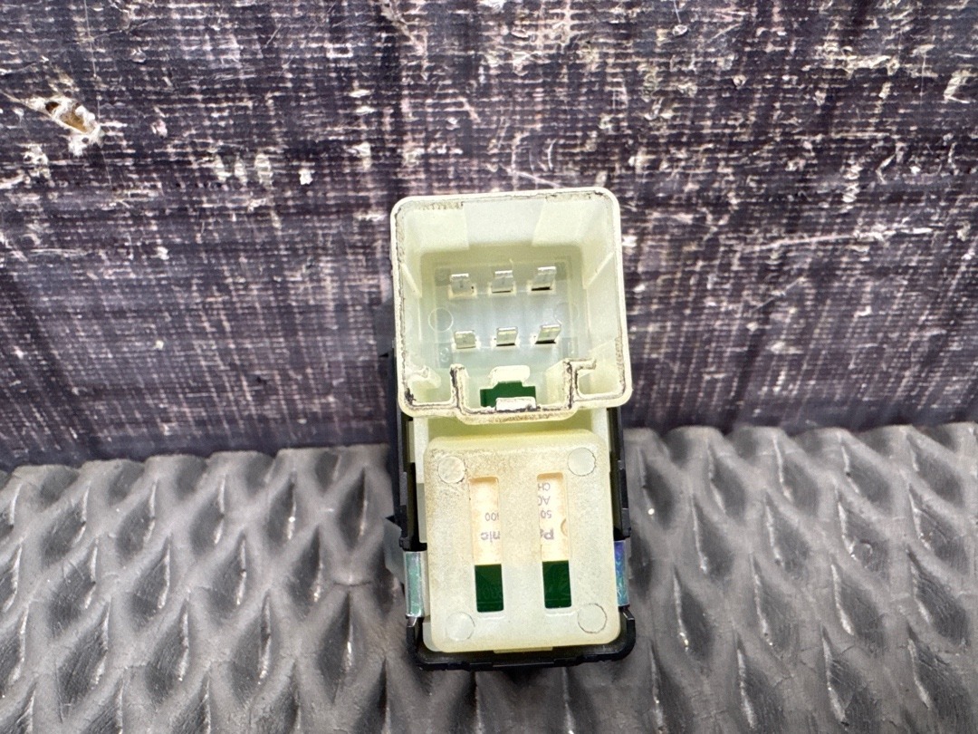 Кнопка стеклоподъемника, 890 рублей, Красноярск