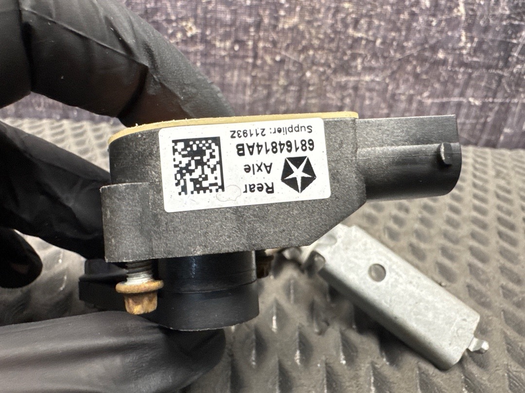 Датчик уровня подвески, 2360 рублей, Красноярск