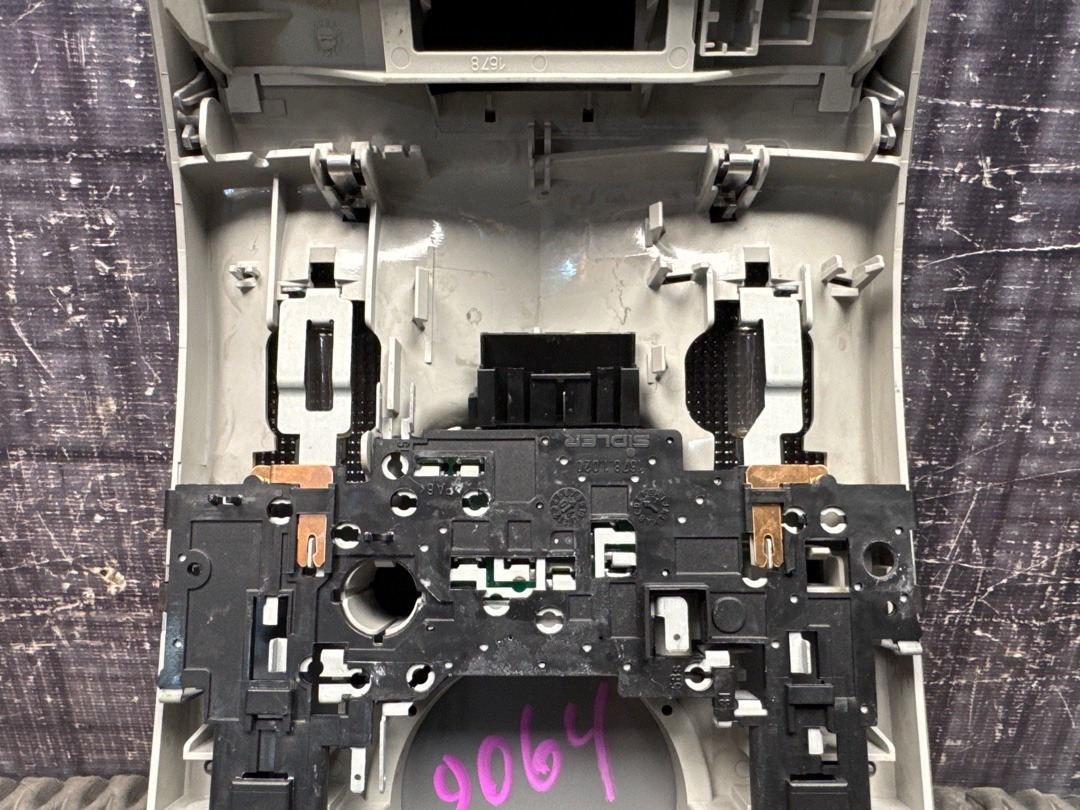 Плафон салона, 1170 рублей, Красноярск