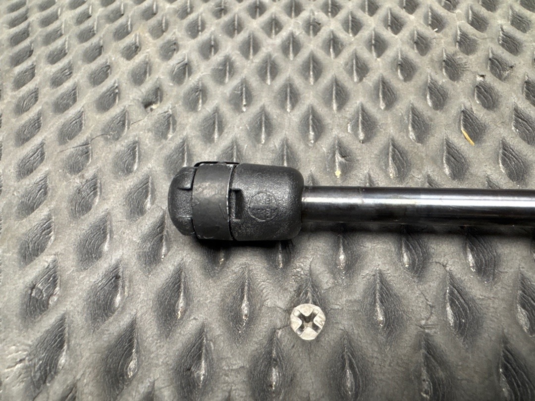 Амортизатор багажника, 610 рублей, Красноярск