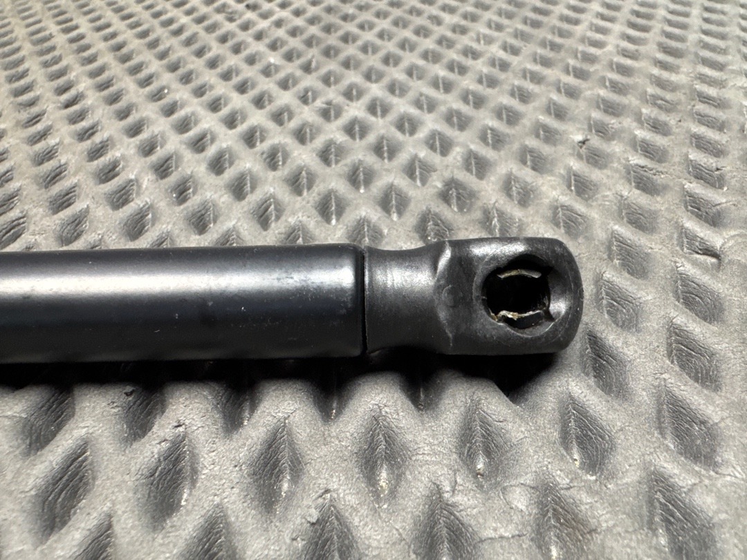 Амортизатор багажника, 610 рублей, Красноярск