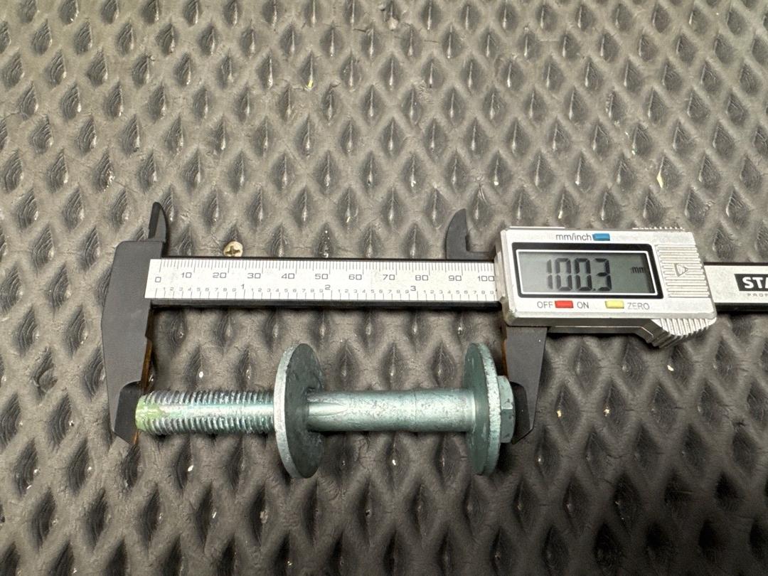 Болт развальный, 710 рублей, Красноярск