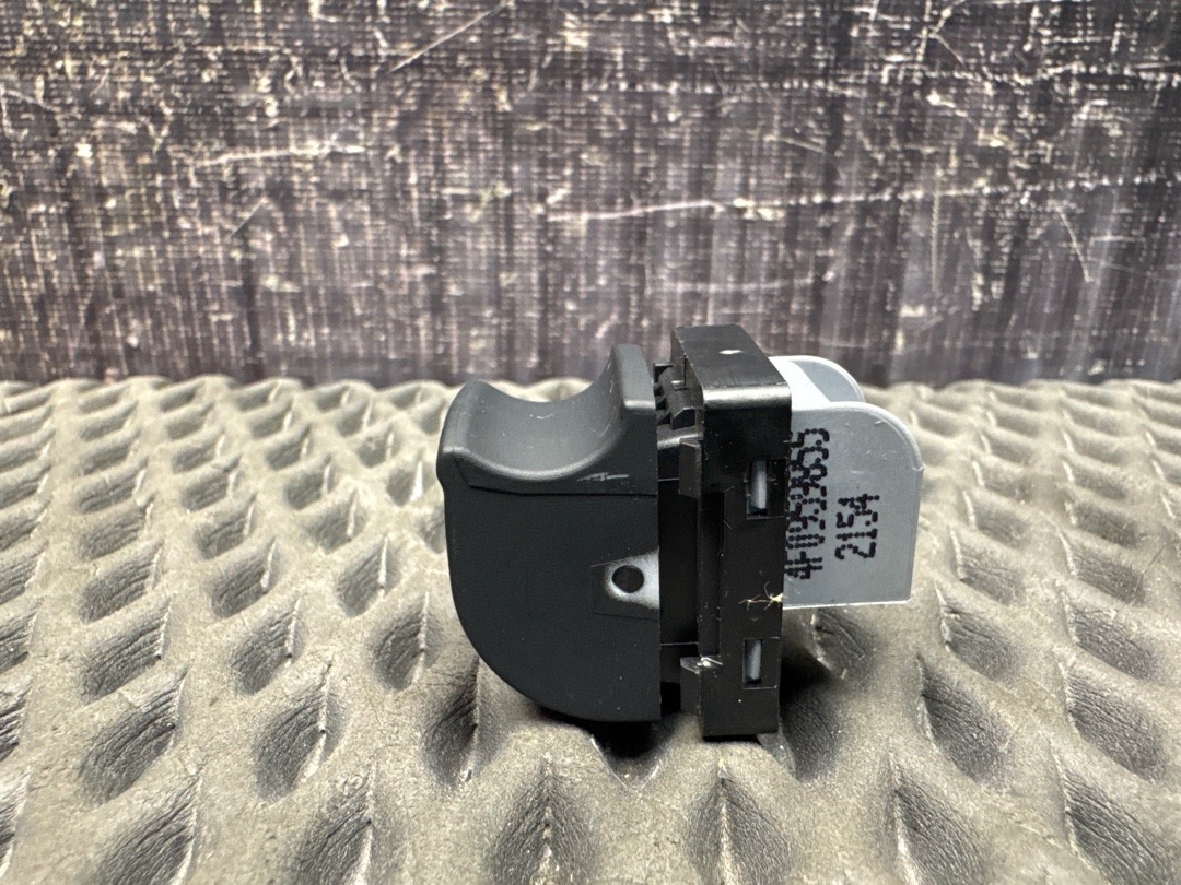 Кнопка стеклоподъемника, 680 рублей, Красноярск