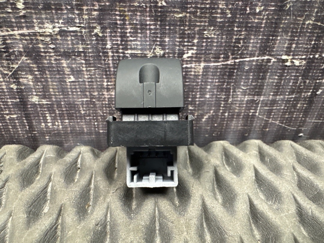 Кнопка стеклоподъемника, 680 рублей, Красноярск