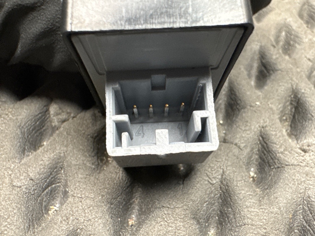 Кнопка стеклоподъемника, 680 рублей, Красноярск