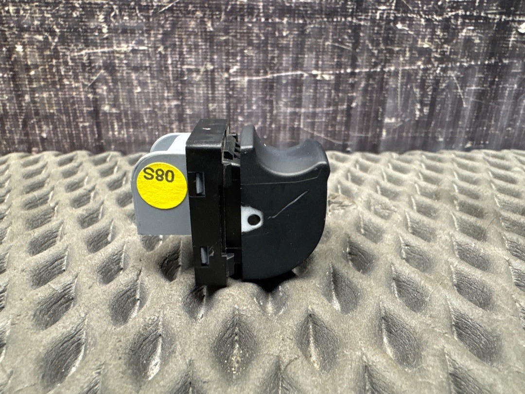 Кнопка стеклоподъемника, 680 рублей, Красноярск