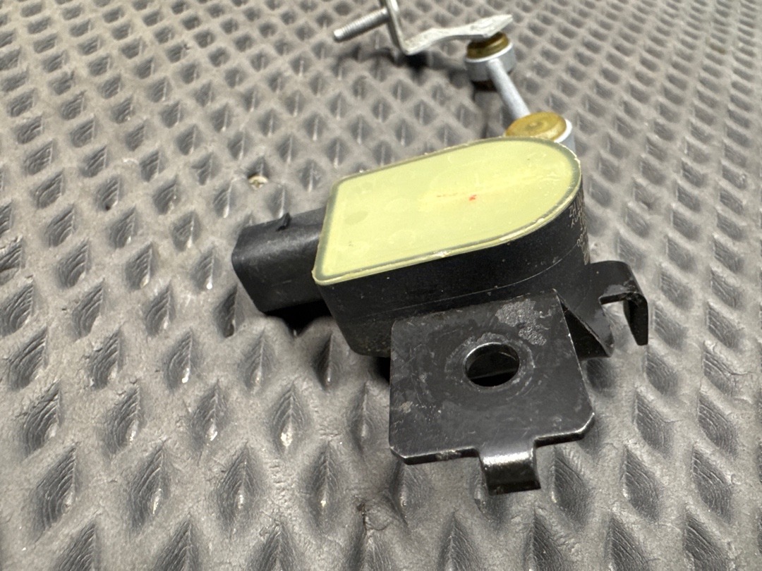 Датчик уровня подвески, 3240 рублей, Красноярск