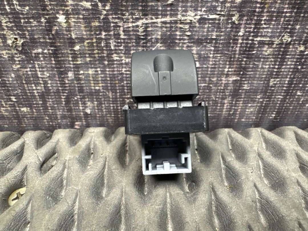 Кнопка стеклоподъемника, 680 рублей, Красноярск