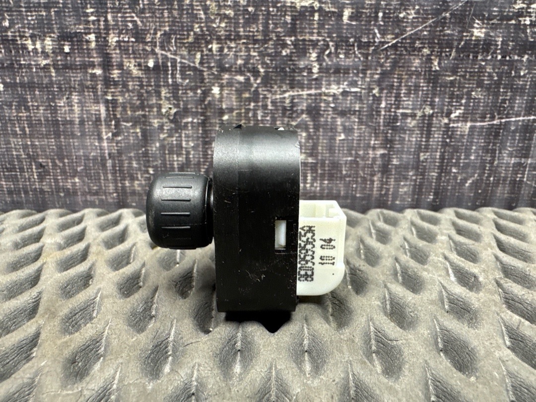 Кнопка регулировки зеркал, 1340 рублей, Красноярск