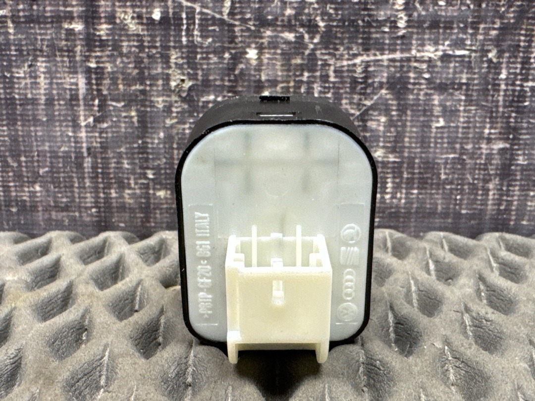 Кнопка регулировки зеркал, 1340 рублей, Красноярск