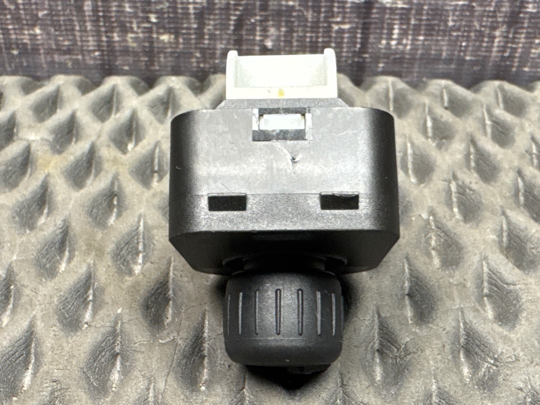 Кнопка регулировки зеркал, 1340 рублей, Красноярск