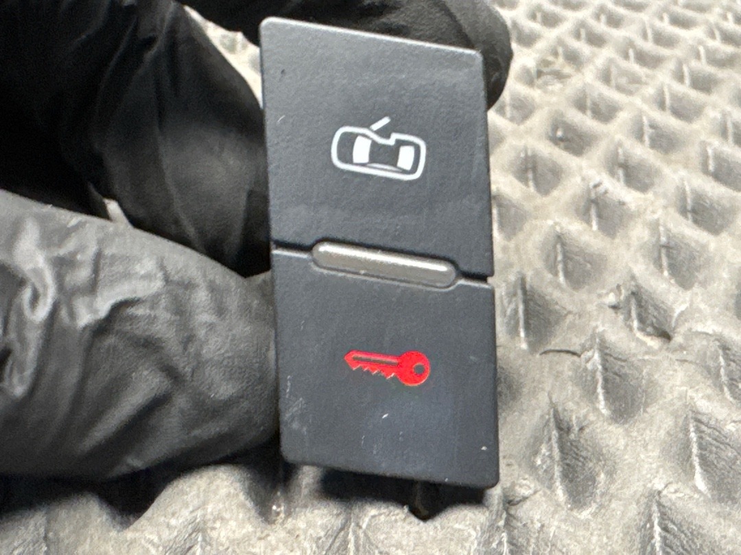 Кнопка центрального замка, 630 рублей, Красноярск