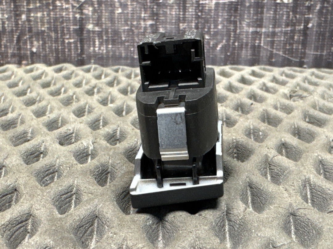 Кнопка центрального замка, 630 рублей, Красноярск