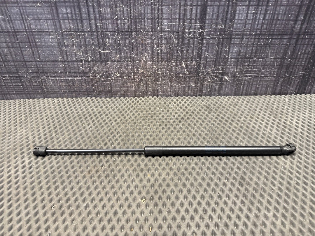 Амортизатор багажника, 610 рублей, Красноярск