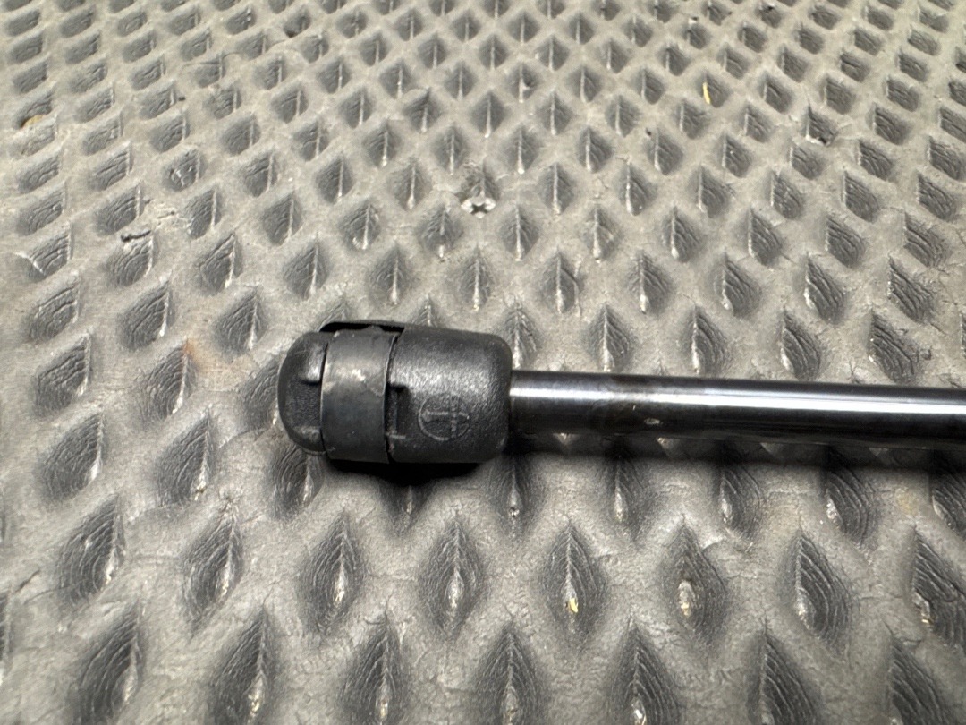 Амортизатор багажника, 610 рублей, Красноярск