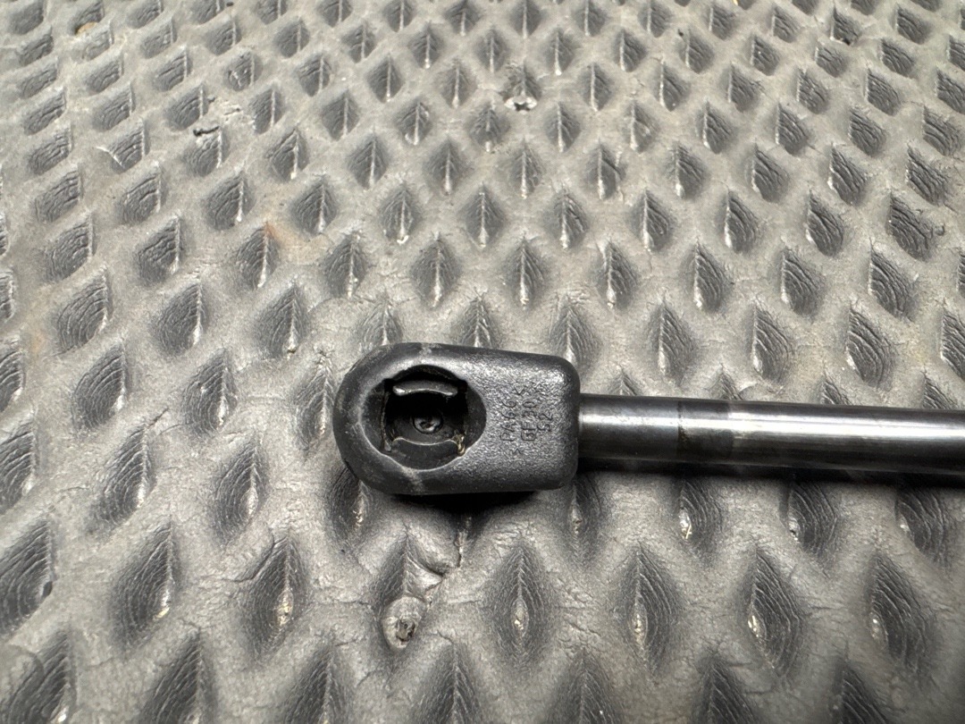 Амортизатор багажника, 610 рублей, Красноярск