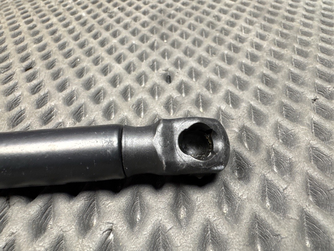 Амортизатор багажника, 610 рублей, Красноярск