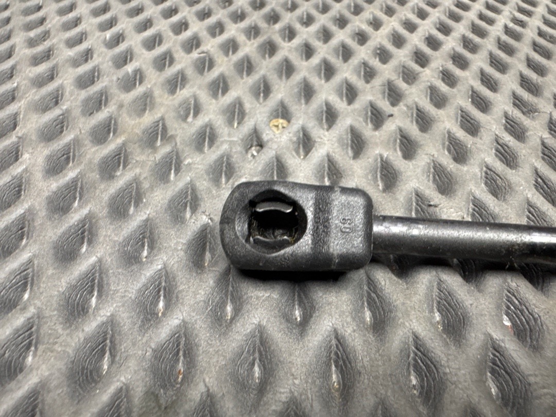 Амортизатор капота, 920 рублей, Красноярск