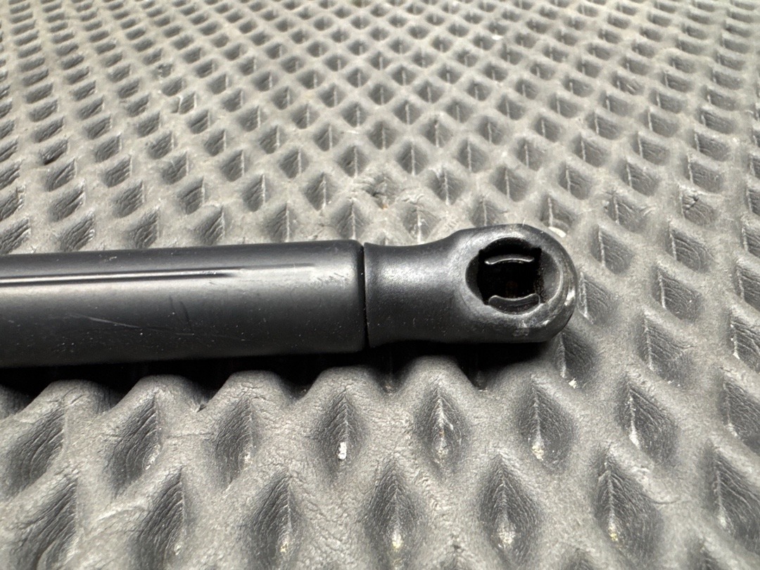 Амортизатор капота, 920 рублей, Красноярск