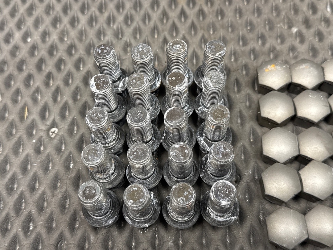 Комплект колесных болтов, 3420 рублей, Красноярск