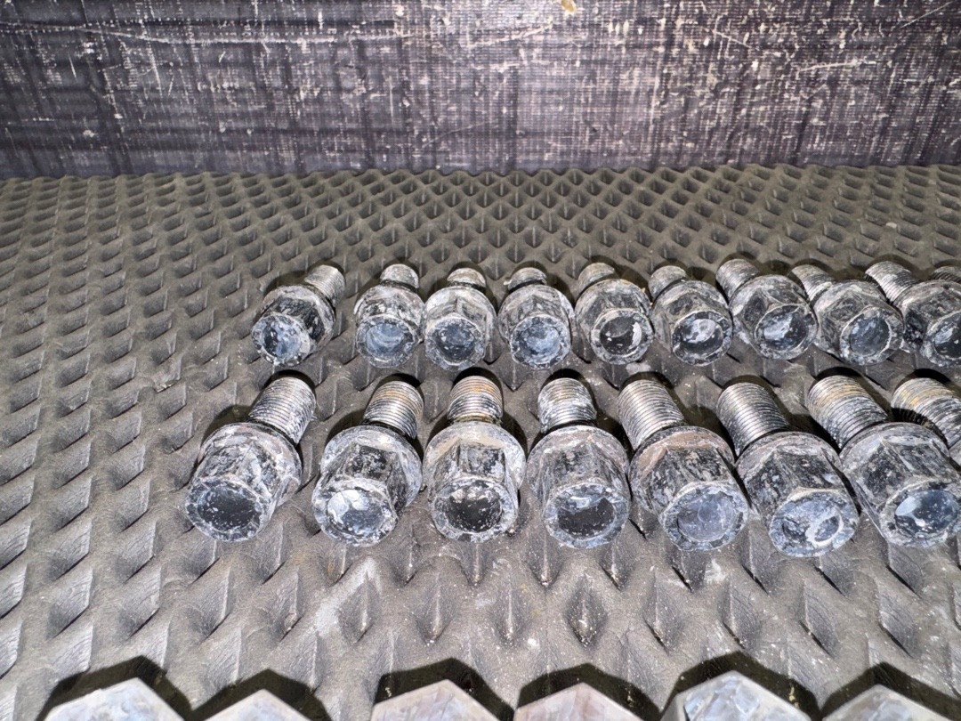 Комплект колесных болтов, 3420 рублей, Красноярск