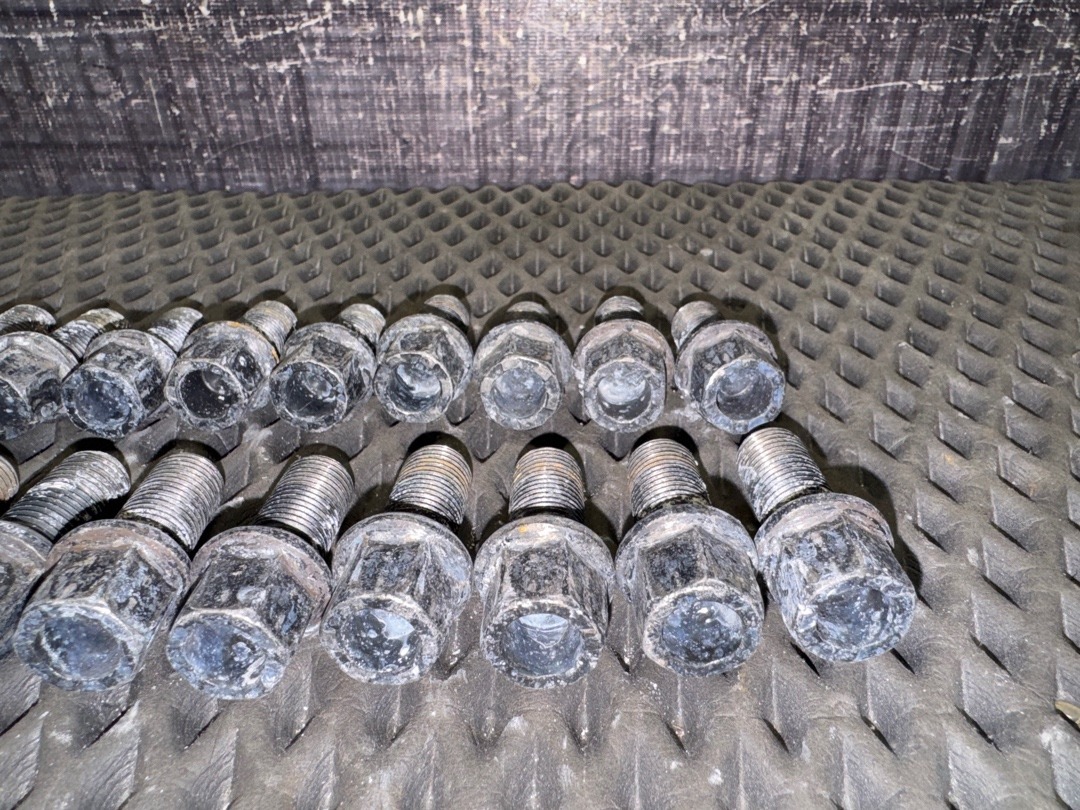 Комплект колесных болтов, 3420 рублей, Красноярск