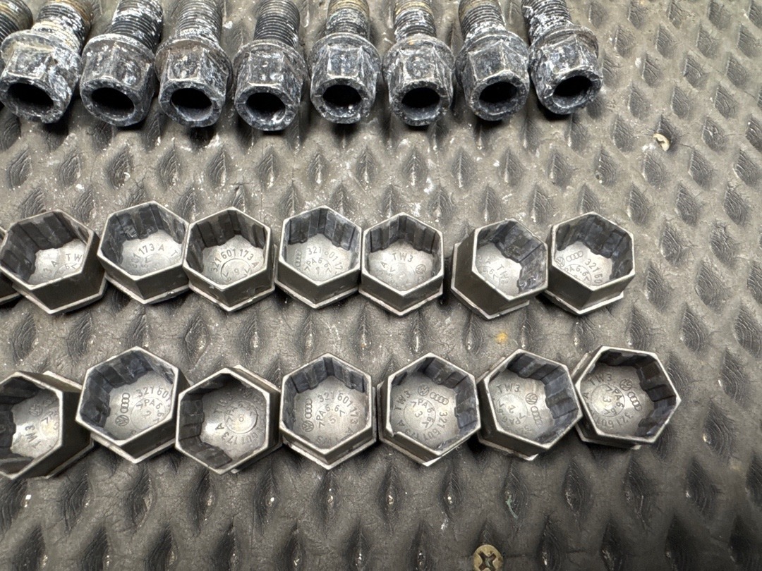 Комплект колесных болтов, 3420 рублей, Красноярск