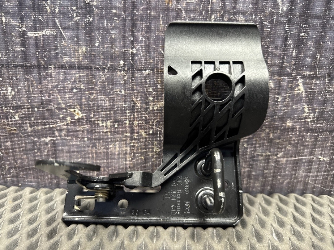 Замок капота, 870 рублей, Красноярск