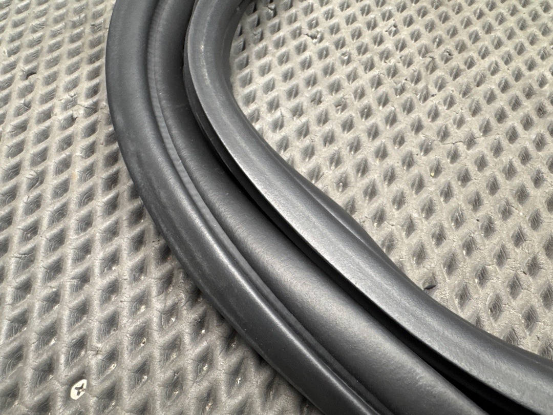 Уплотнитель крышки багажника, 2710 рублей, Красноярск