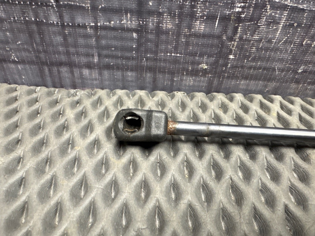 Амортизатор капота, 1160 рублей, Красноярск