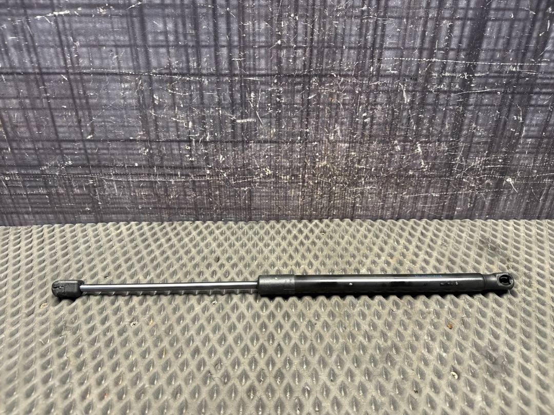 Амортизатор багажника, 710 рублей, Красноярск