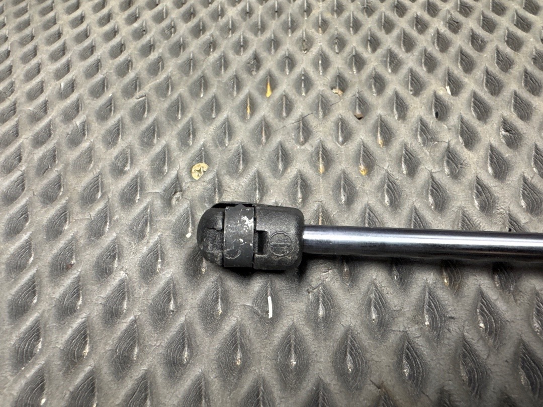 Амортизатор багажника, 710 рублей, Красноярск