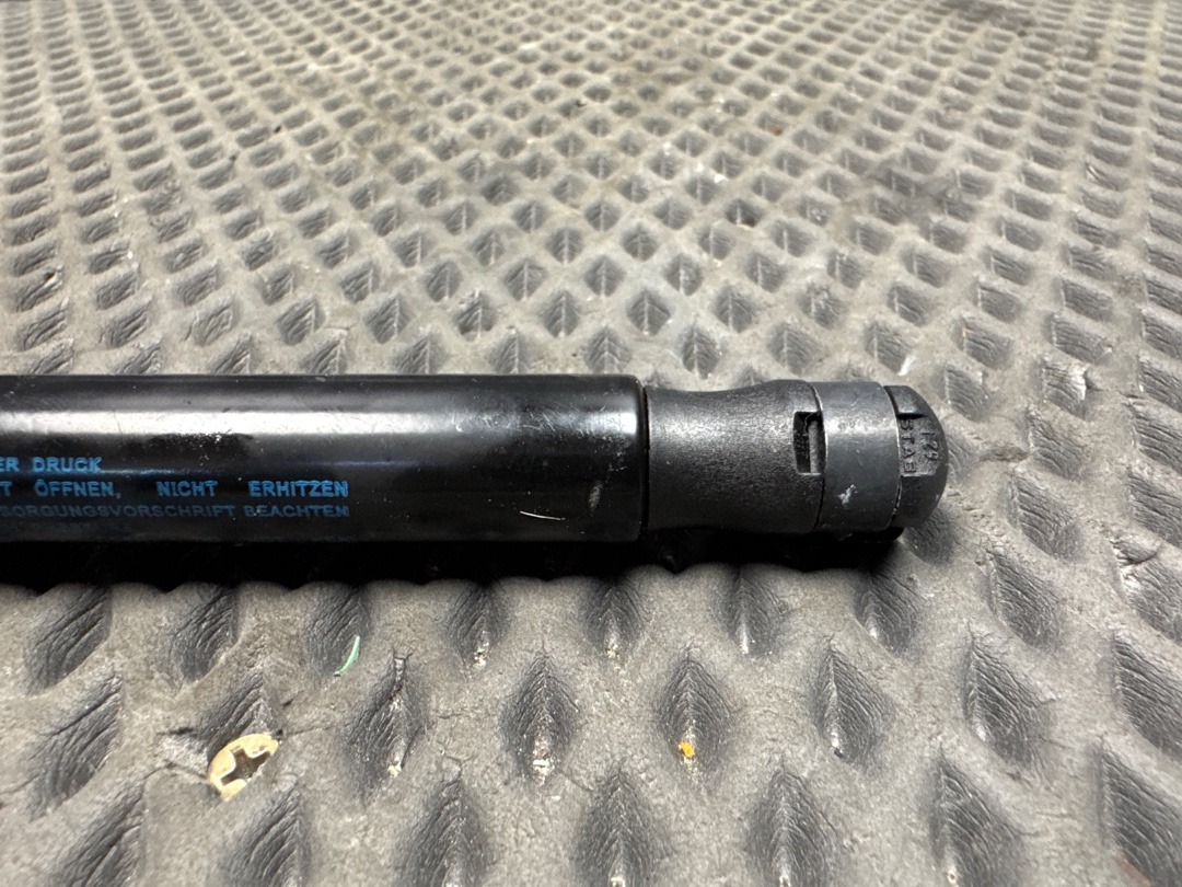 Амортизатор багажника, 710 рублей, Красноярск