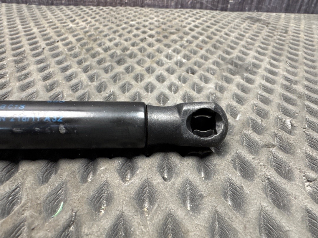 Амортизатор багажника, 710 рублей, Красноярск