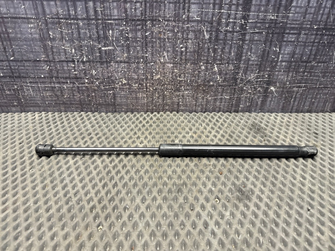 Амортизатор багажника, 710 рублей, Красноярск