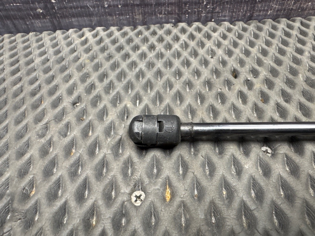 Амортизатор багажника, 710 рублей, Красноярск