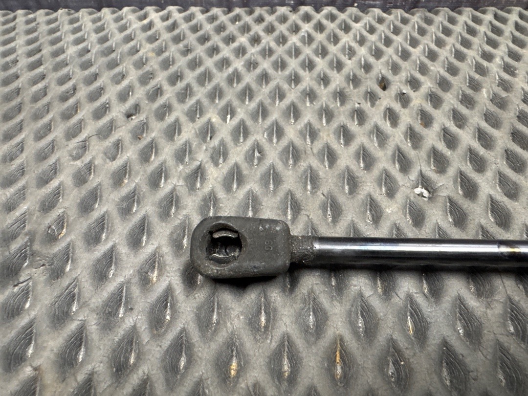 Амортизатор багажника, 710 рублей, Красноярск