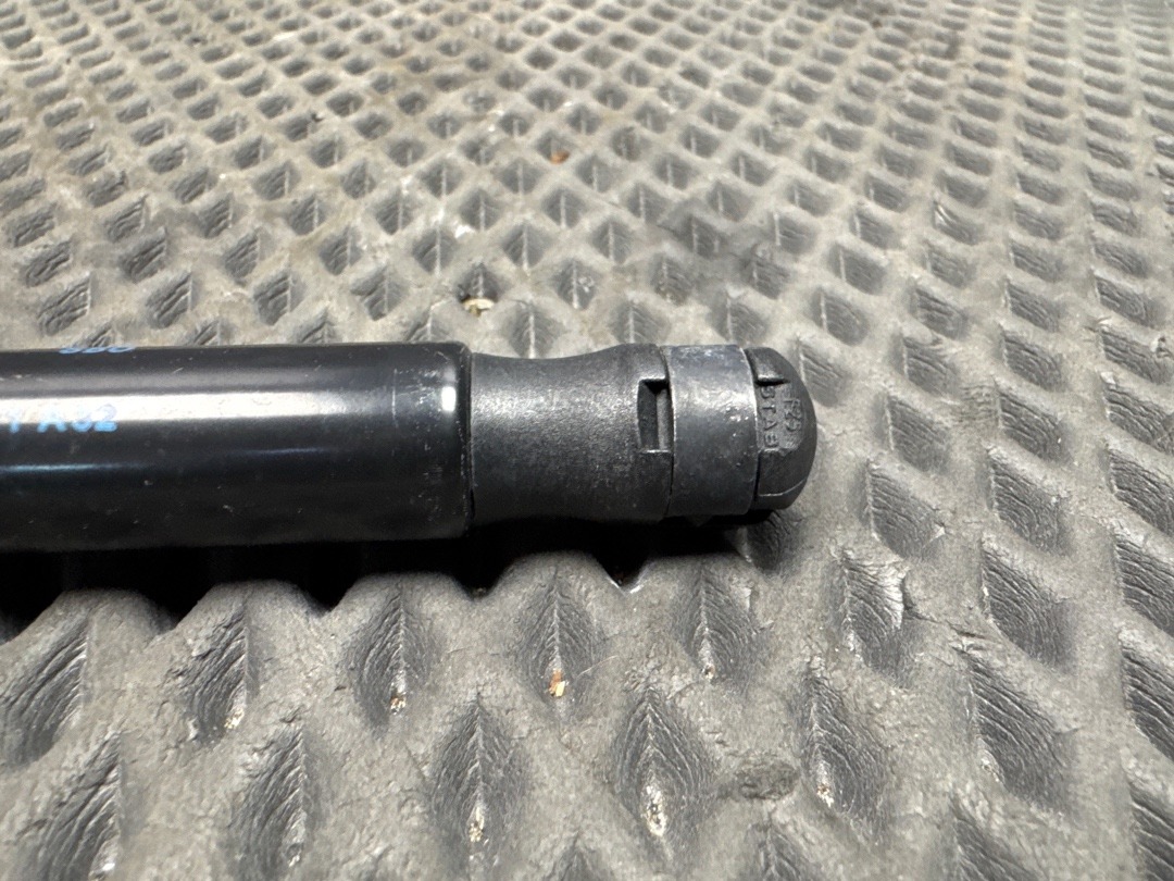 Амортизатор багажника, 710 рублей, Красноярск