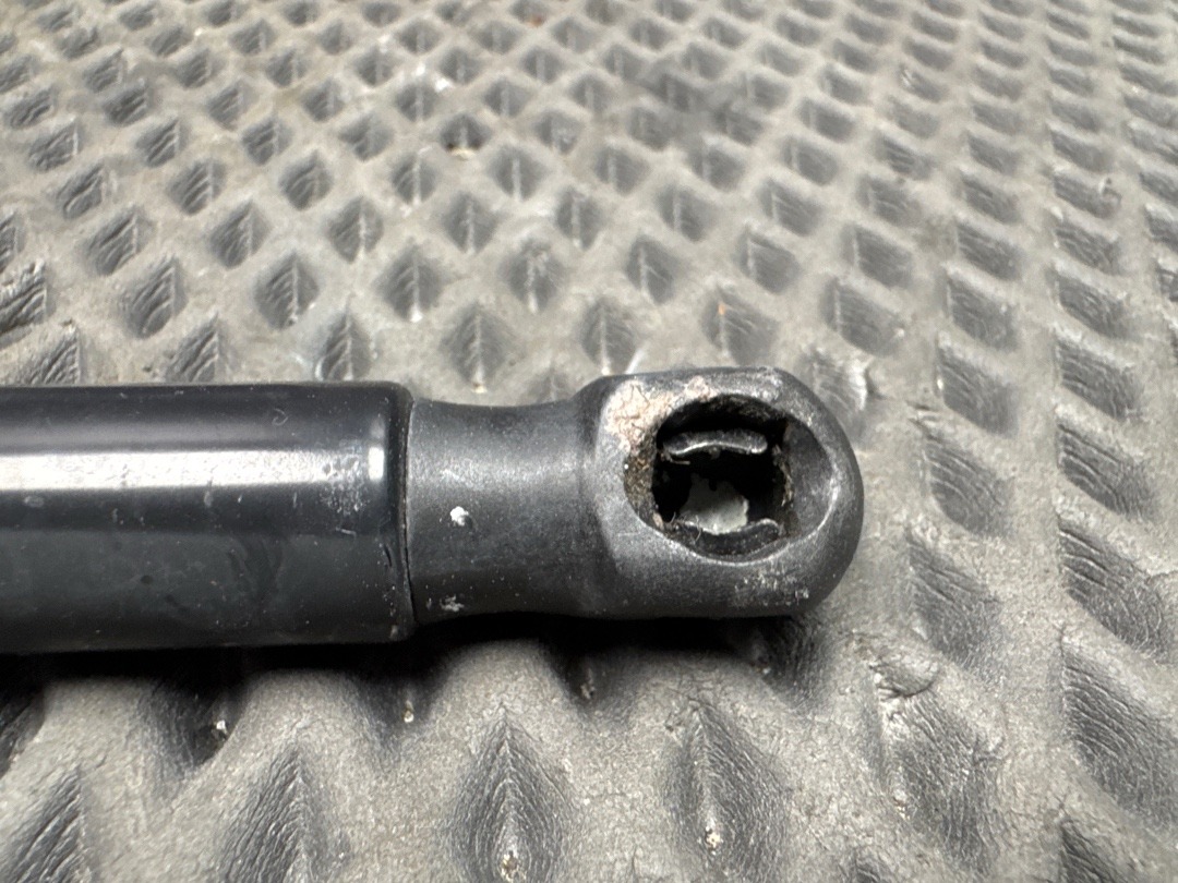 Амортизатор багажника, 710 рублей, Красноярск