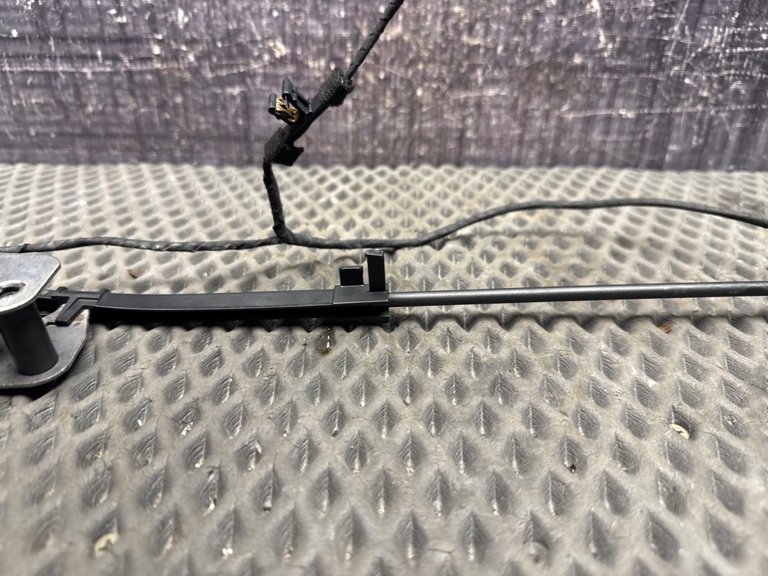 Замок капота, 1920 рублей, Красноярск