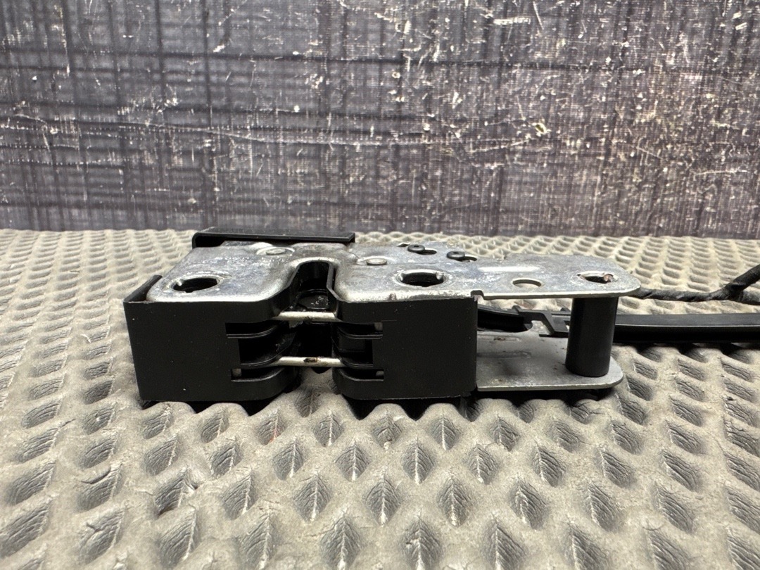 Замок капота, 1920 рублей, Красноярск