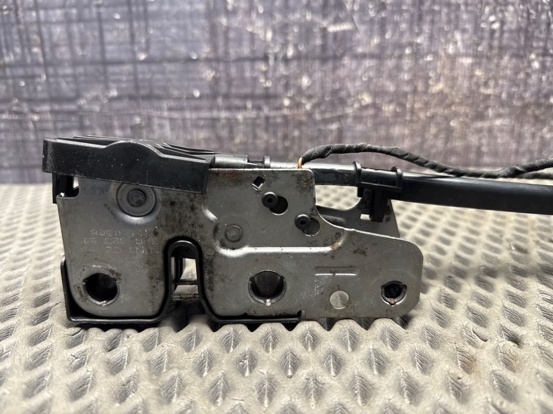 Замок капота, 1920 рублей, Красноярск