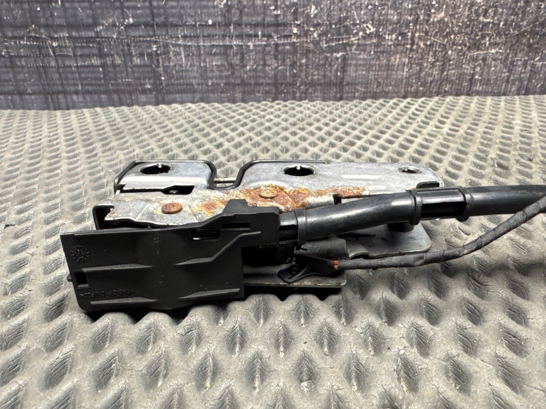 Замок капота, 1920 рублей, Красноярск