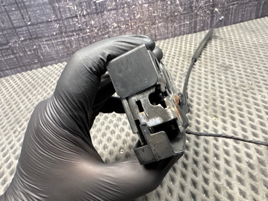 Замок капота, 1920 рублей, Красноярск