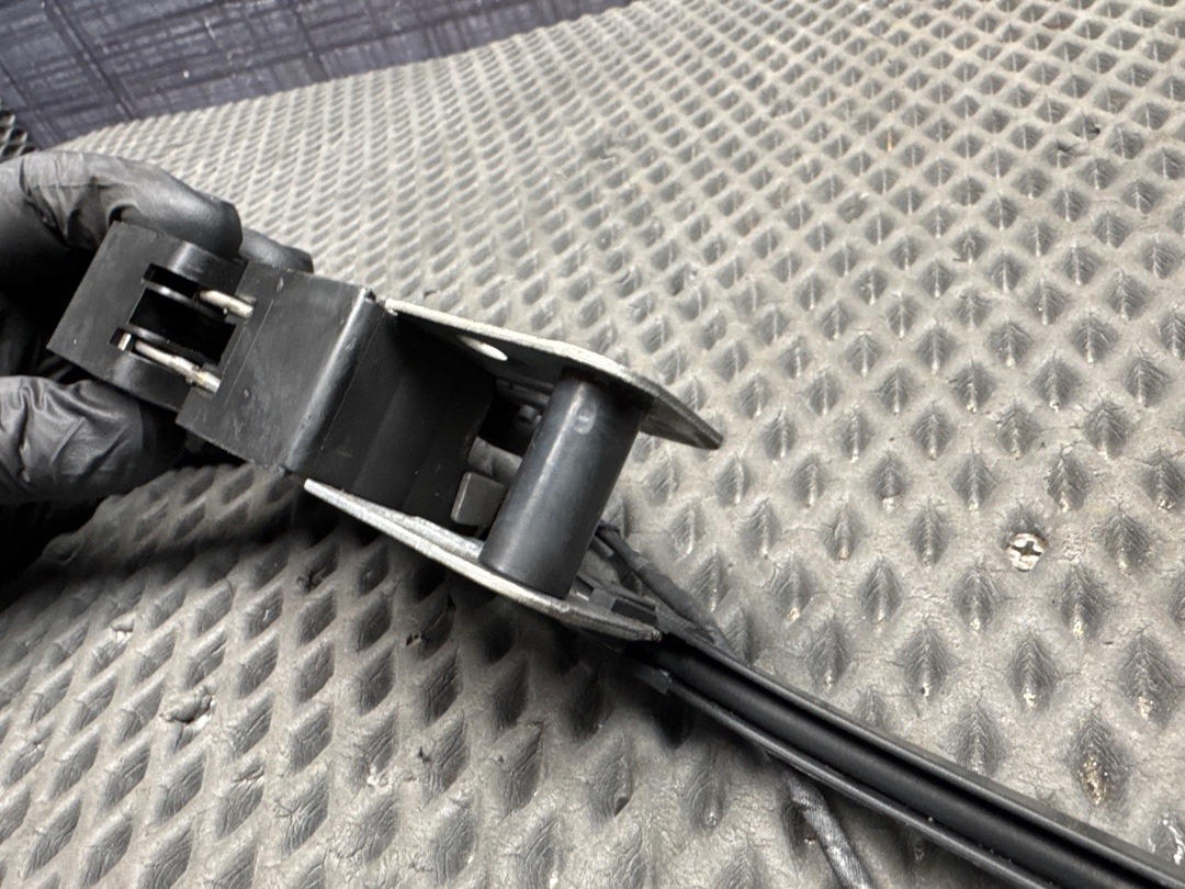 Замок капота, 1920 рублей, Красноярск