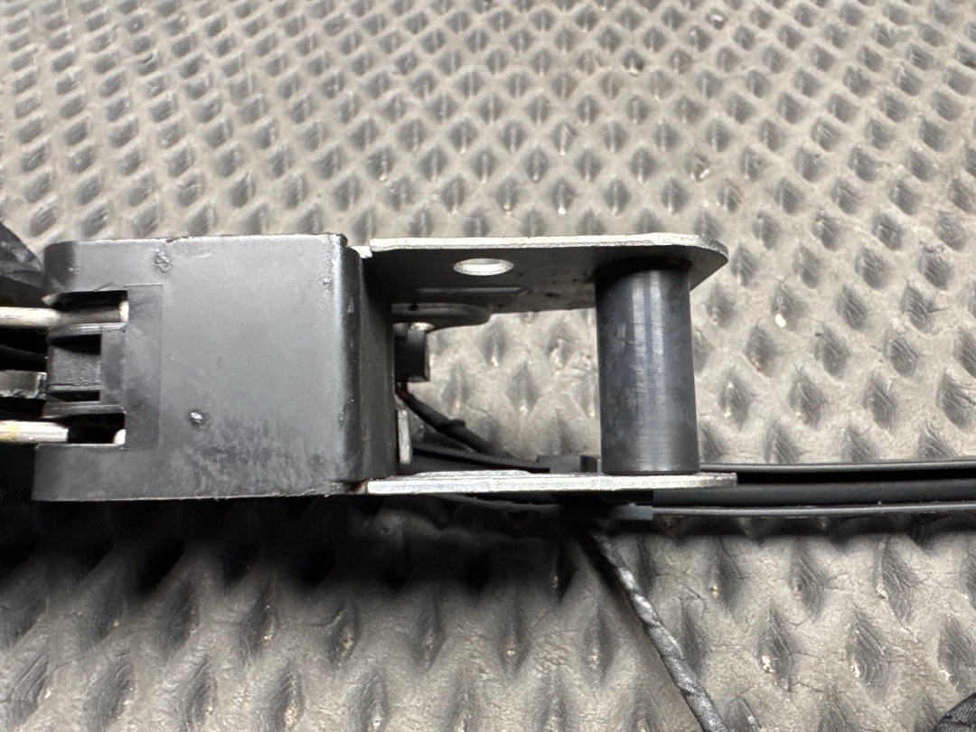 Замок капота, 1920 рублей, Красноярск