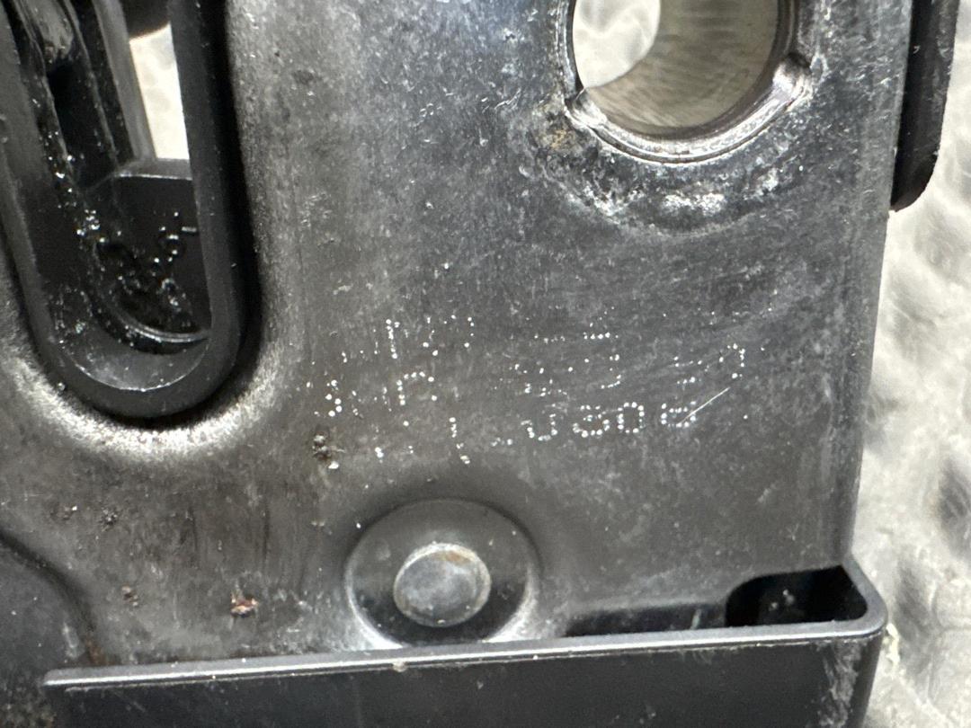 Замок капота, 1920 рублей, Красноярск