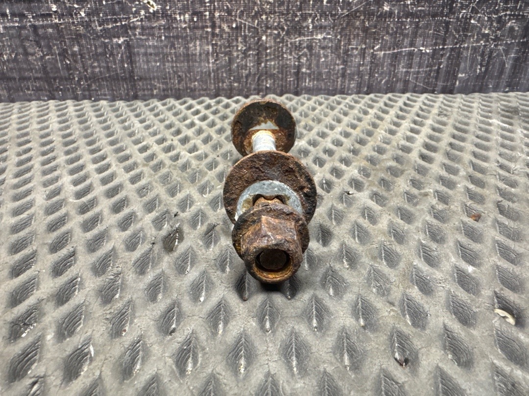 Болт развальный, 710 рублей, Красноярск