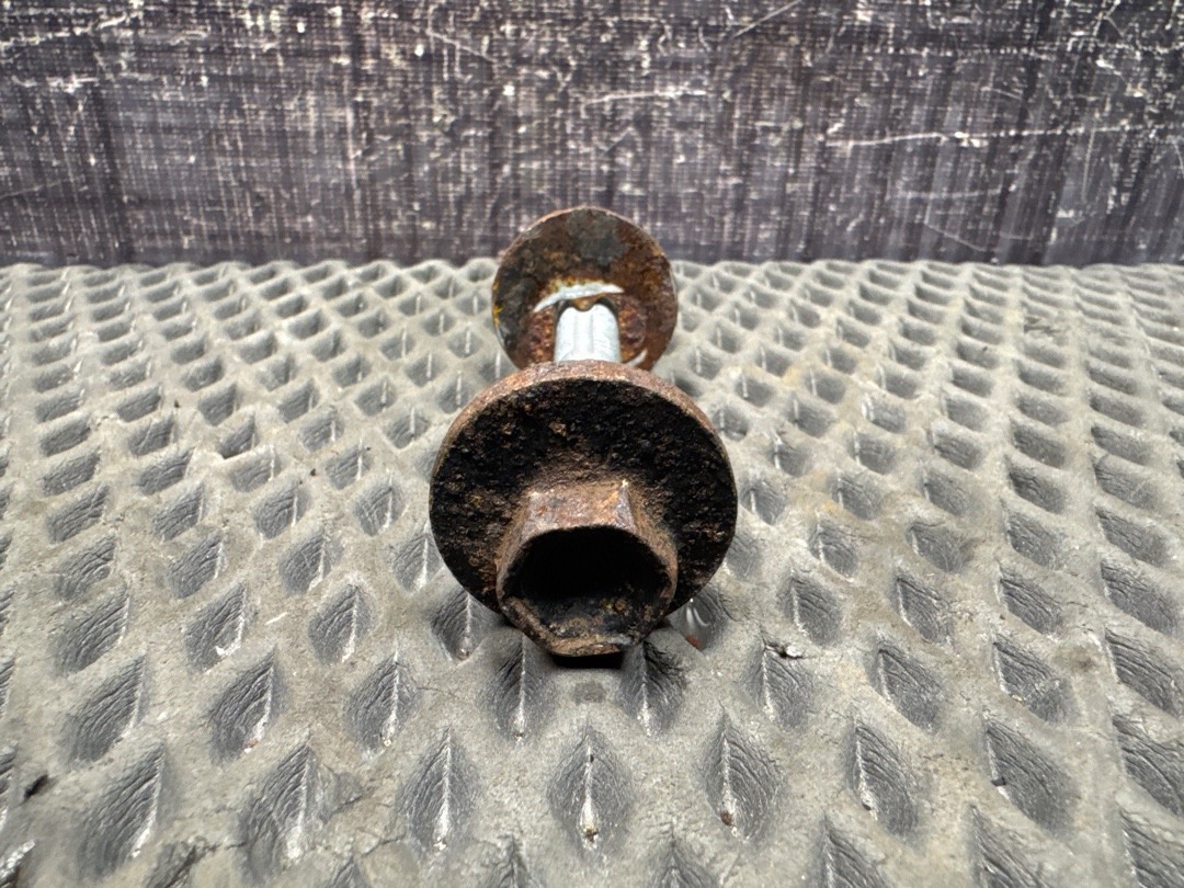 Болт развальный, 710 рублей, Красноярск